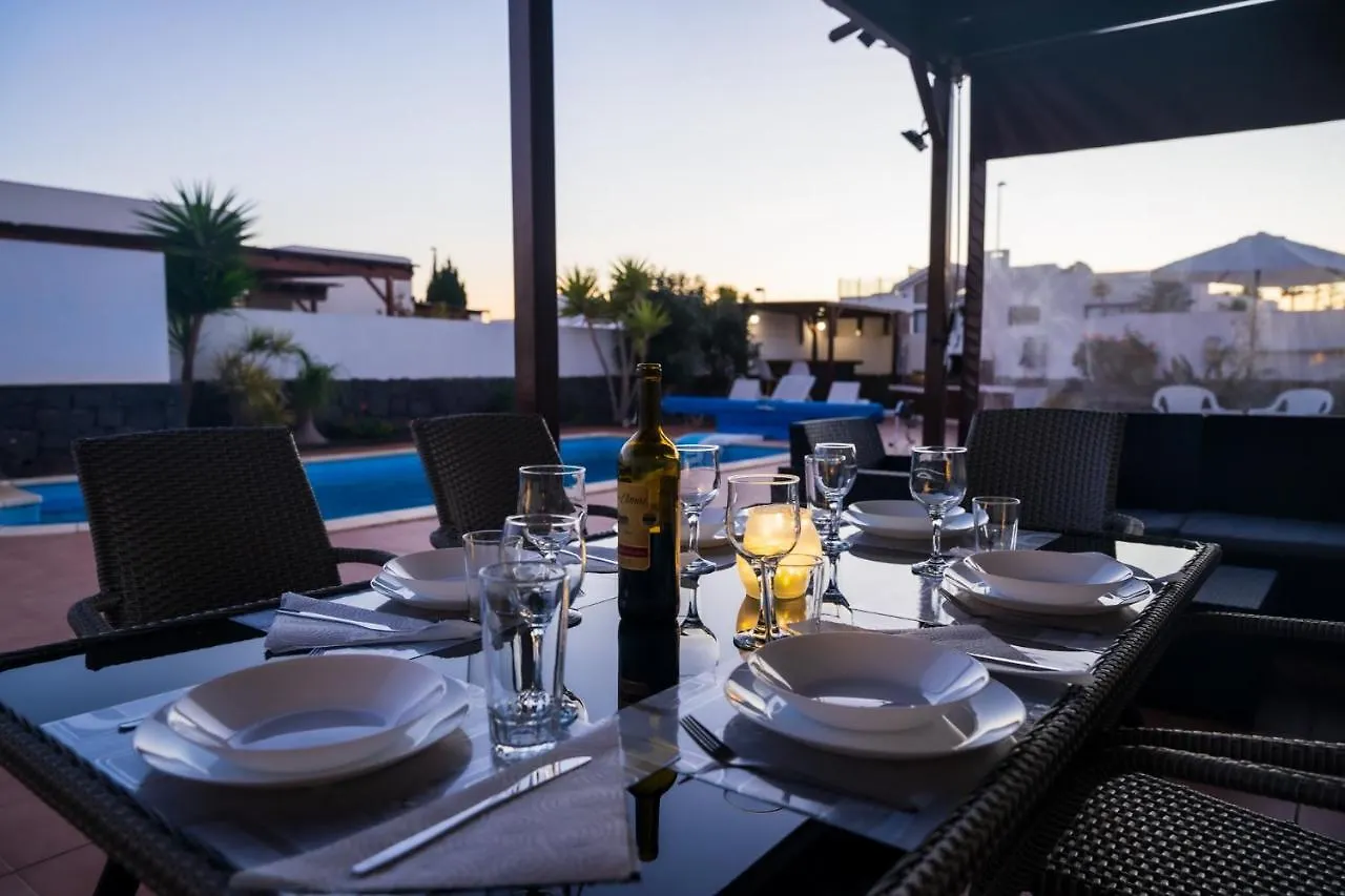Dias Felices - Heated Pool Villa Playa Blanca